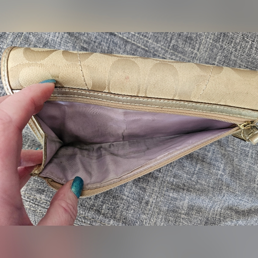 Vintage Coach Soho Signature Flap Buckle Snap Bifold Wallet in gold metallic. - Picture 15 of 15